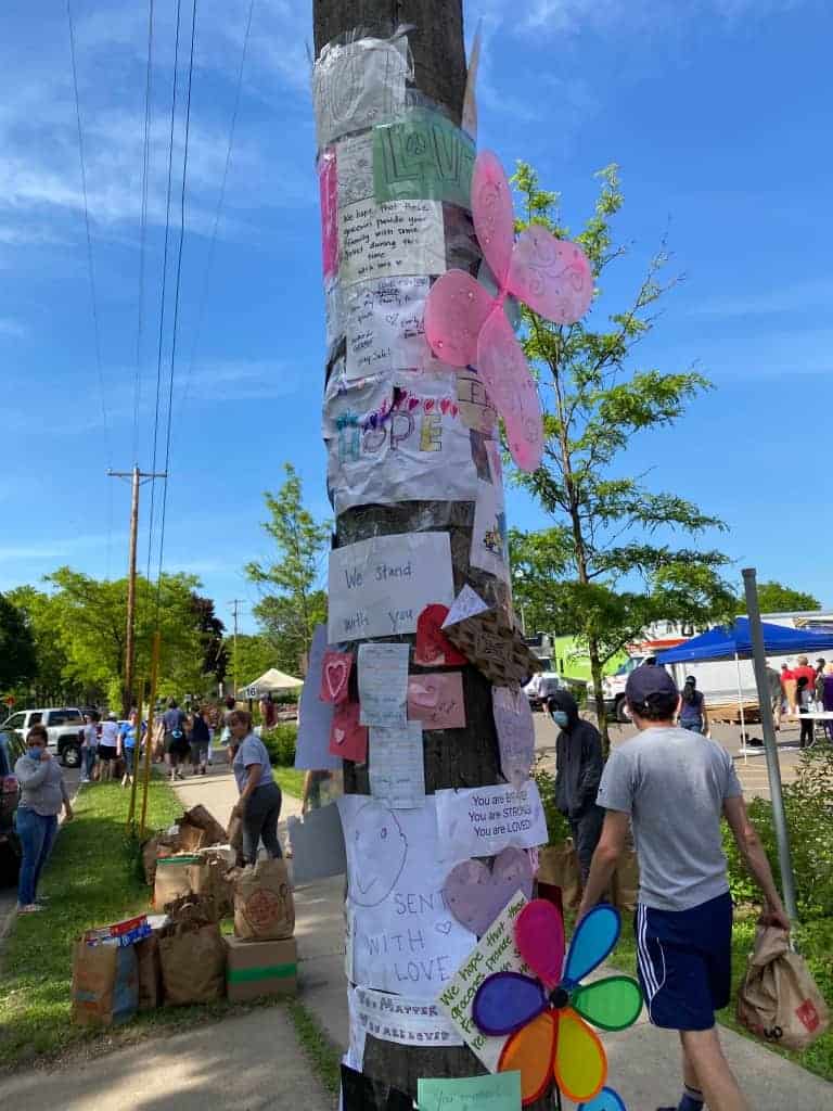 Pole by Sanford Middle School full of notes of hope and love.